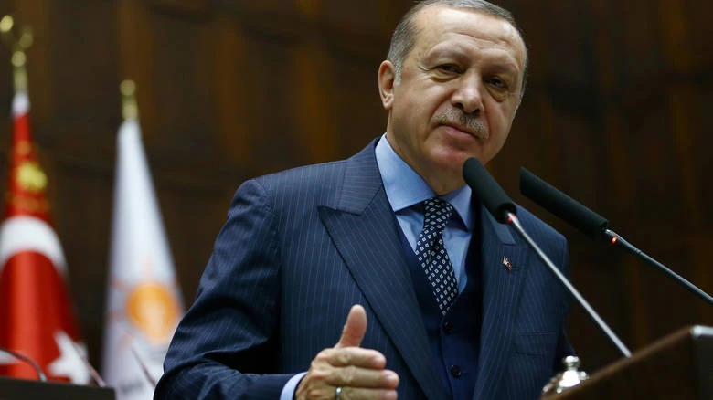 Τσάι και συμπάθεια από την Ευρώπη για τους δύο Έλληνες στρατιωτικούς και το Αιγαίο – Ο Ερντογάν αποθρασύνεται, στήνει κατηγορία κατασκοπίας και ετοιμάζει νέα Ίμια
